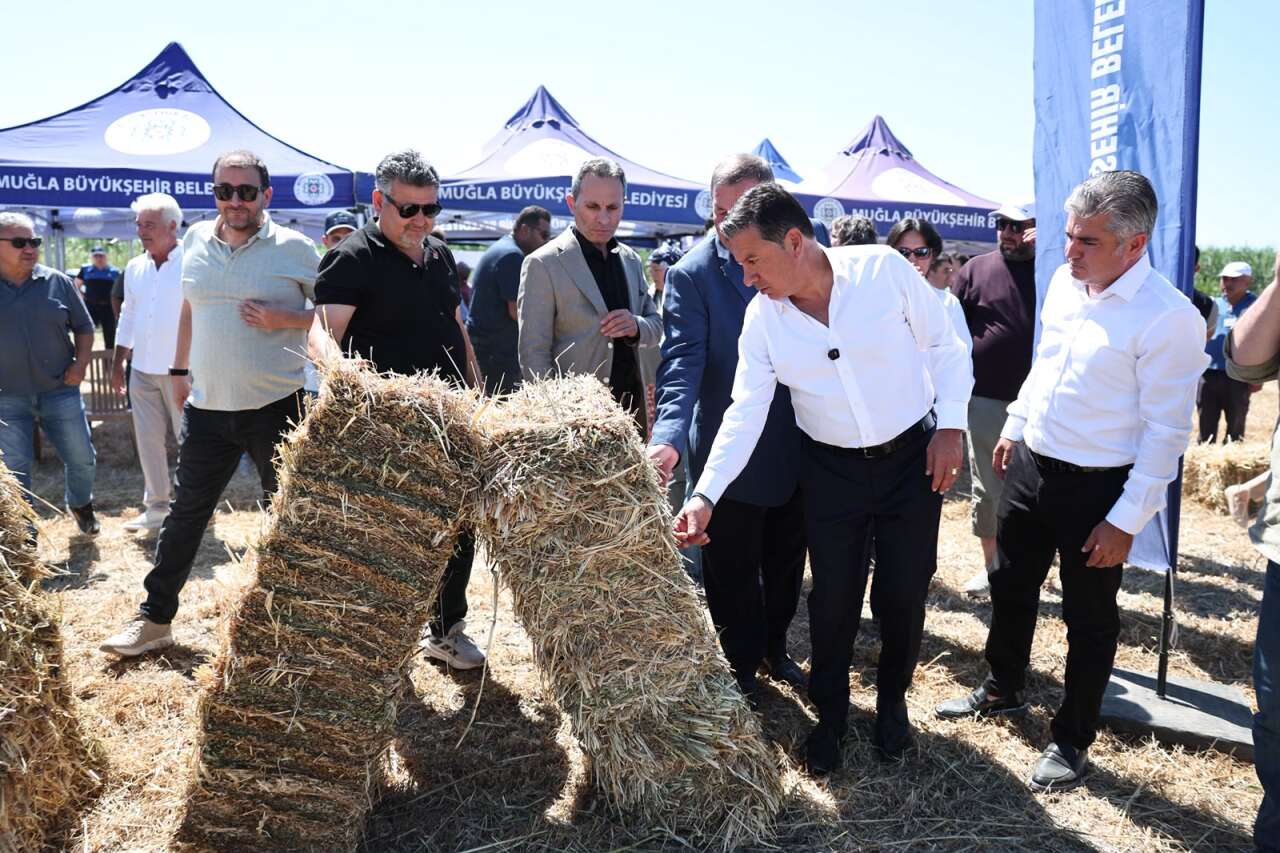 Ekinanbarı’nda Üreticiye Çifte Destek: Başkan Aras: “Halkın Olanı Yeniden Halkla Buluşturuyoruz” 2
